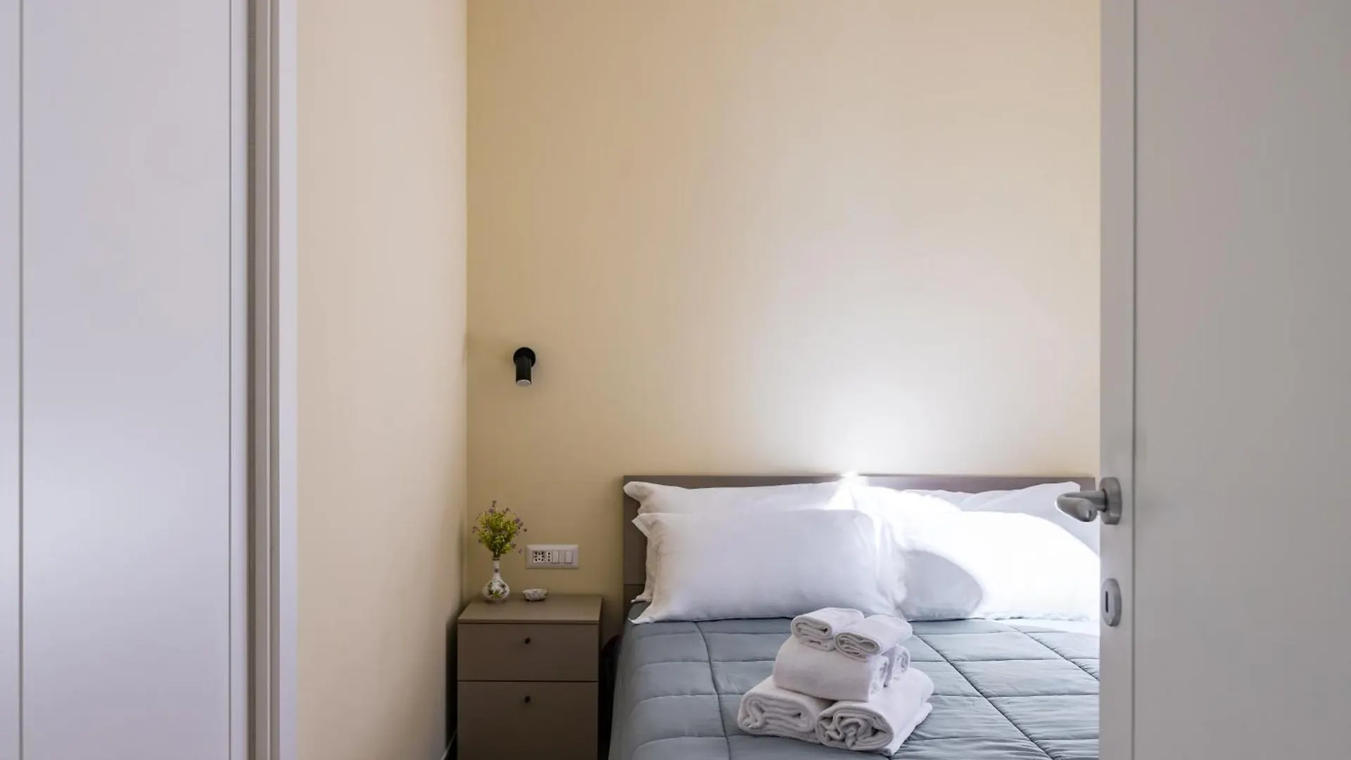 La Pinacoteca Aparthotel By Napoliapartments Apartment Naples