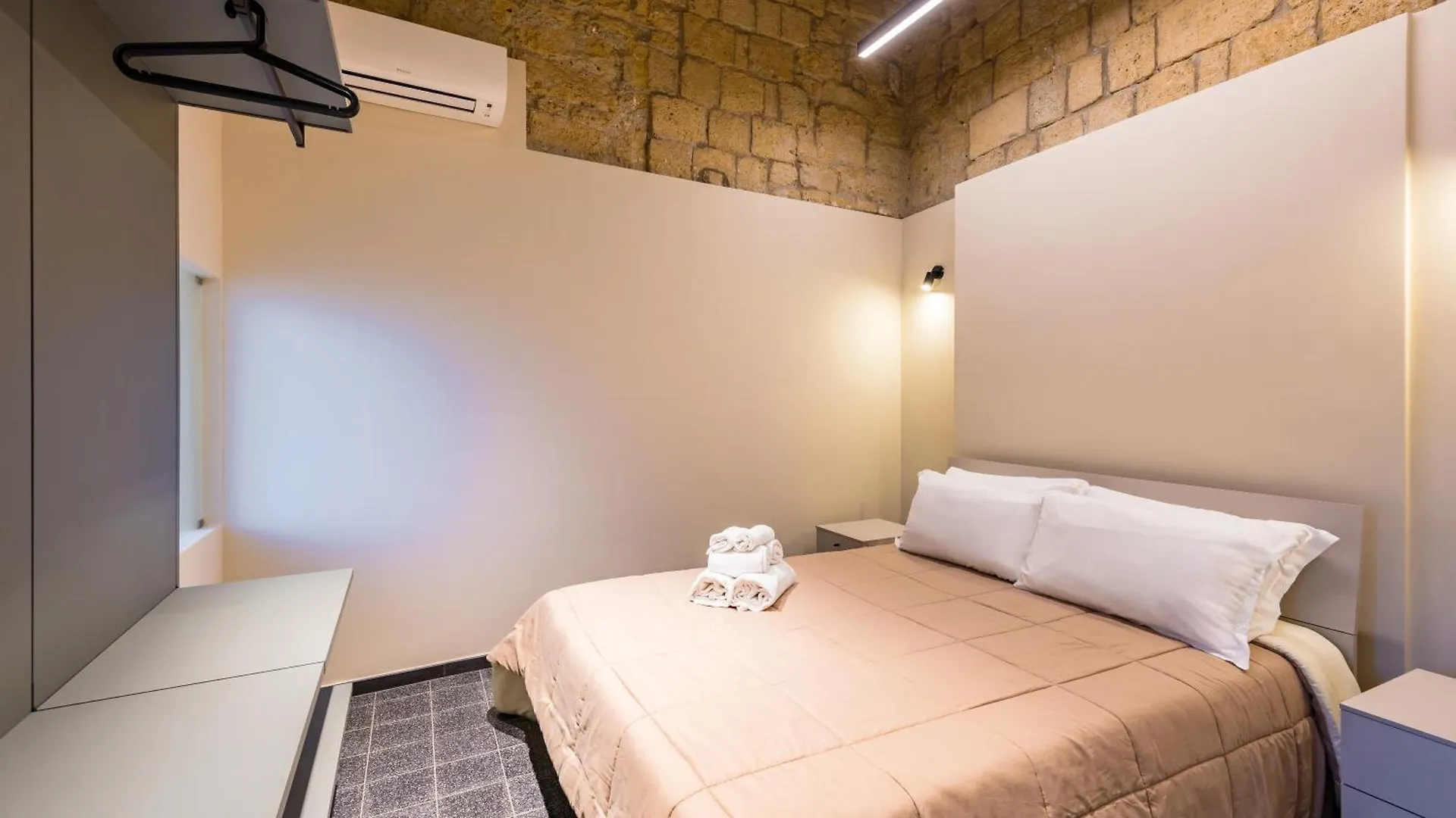 Apartment La Pinacoteca Aparthotel By Napoliapartments Italy