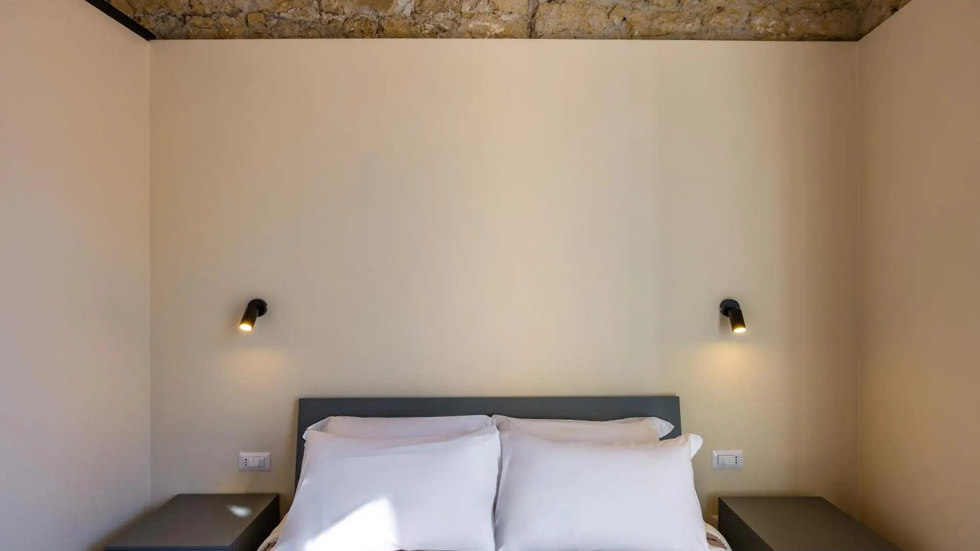 La Pinacoteca Aparthotel By Napoliapartments 0*, Naples Italy